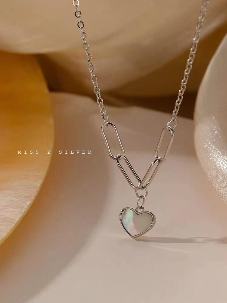 Summer High-quality New Light Luxury Paper Clip Love White Fritillary Pendant S925 Sterling Silver Necklace Women