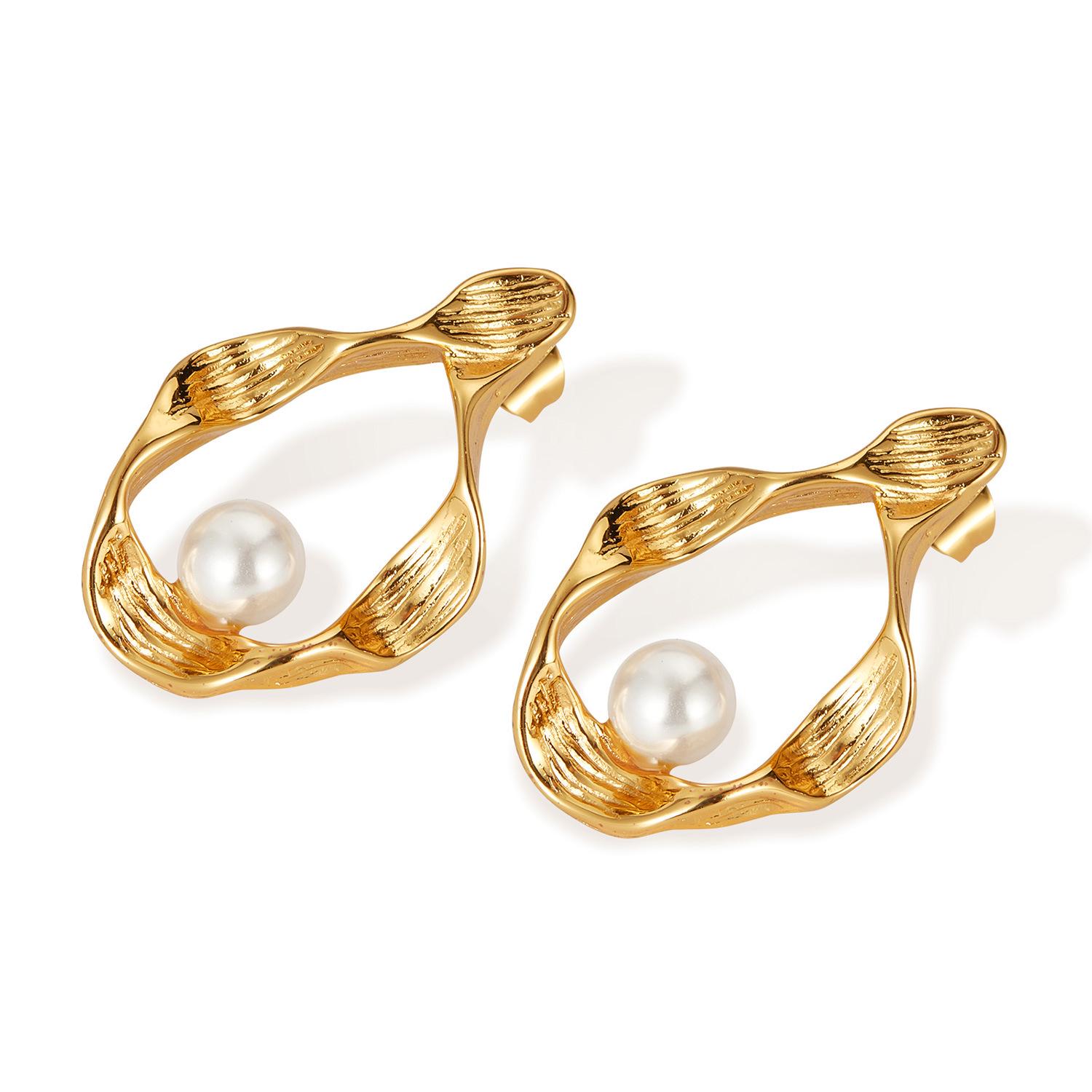 

OPK Elegant Retro Pearl Earrings: French Niche Design in Stainless Steel