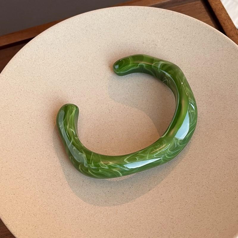 Fashion Unique Irregular Acrylic Cuff Bracelets for Women Simple Texture Multicolor Geometric Open Bangle Female Jewelry