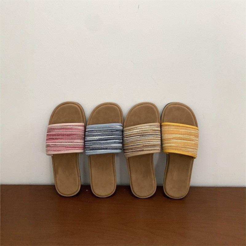 Flat-bottomed retro niche one-word cool slippers women's shoes outer wear 2025 summer casual versatile soft-soled beach sandals