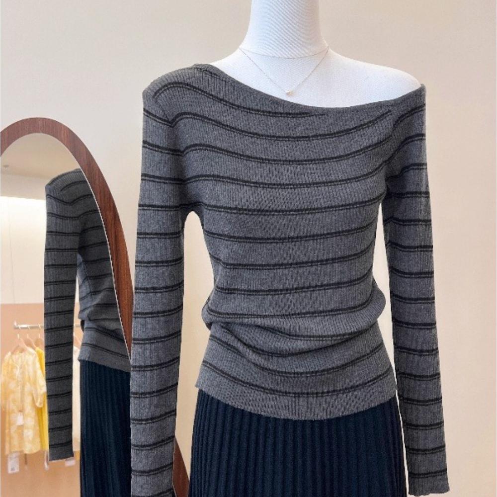 This Off-the-shoulder, Color-blocking Striped Long-sleeved Knitted Sweater Is A Slimming and Form-fitting Top for Women In Early Autumn