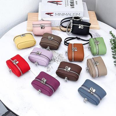 Portachiavi Borsa in Pelle di Vacchetta a Pieno Fiore: Portamonete Compatto e Porta Auricolari con Cordino