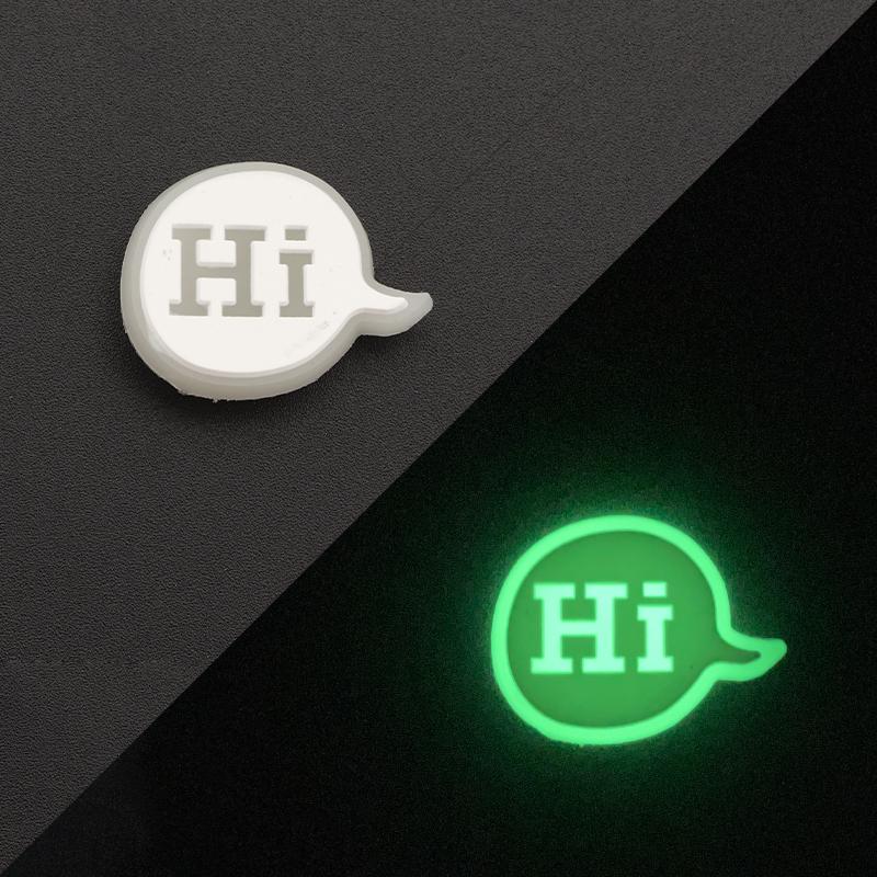 Set Nou de Accesorii Luminoase pentru Pantofi Sandale Tip Croc Decorare Pini Accesorii Pantofi DIY pentru Bărbați Femei Copii Litere Curcubeu Mâncare