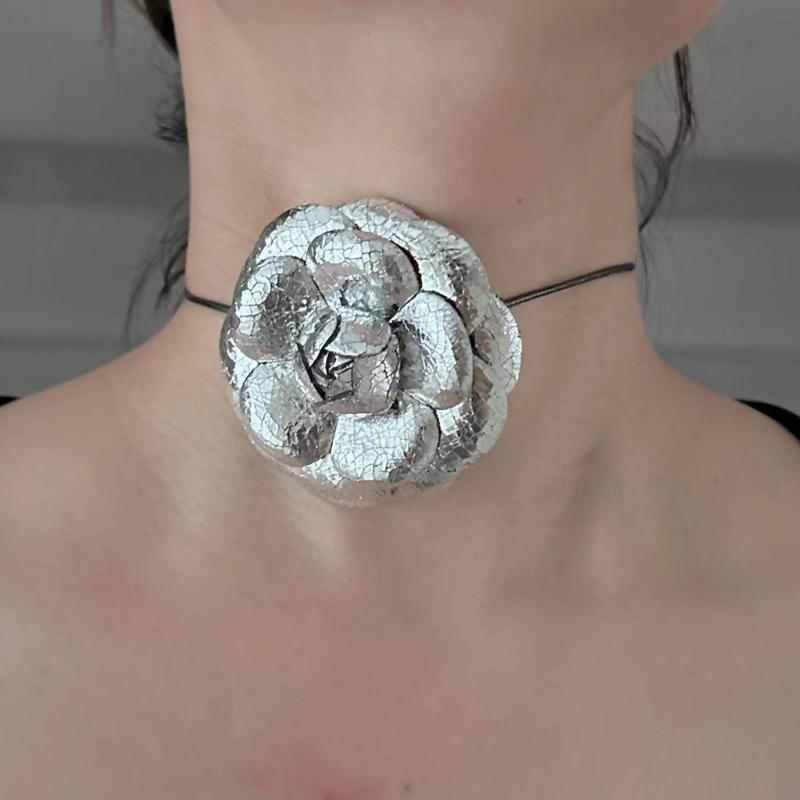 Vintage Flüssigmetall Blume Choker Halskette Langer Spitzenkragen Choker Temperament Halsband Schmuck Schlüsselbeinkette Halskette