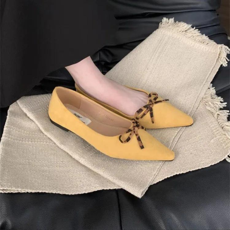 Módní dámské ploché boty 2025 jaro nové leopardí špičaté mělké semišové s motýlkovou mašlí měkká podrážka protiskluzové boty odolné proti opotřebení