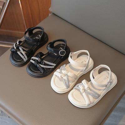 Sandalias para Niña2026Verano nuevo estilo sandalias de princesa para niña pequeña con pedrería de punta abierta suela blanda zapatos de playa para estudiante