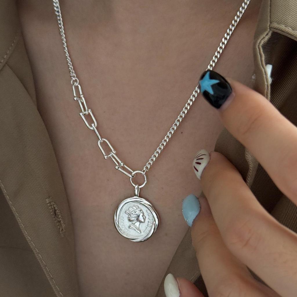 S925 Sterling Silver Horseshoe & Queen Pendant Necklace – European Hip-Hop Style, Versatile & Cool for Women