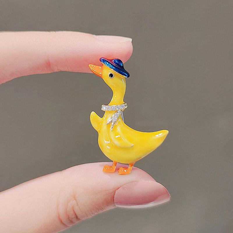 Cute Enamel Yellow Duck Rhinestone Brooches For Girls Kids Cartoon Duck Animal Party Casul Pins Buckle Corsage Party Jewelry