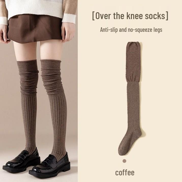 Weiße Mid-Calf-Socken mit schwarzem Raffdetail und kniehohe Wadenstiefelsocken