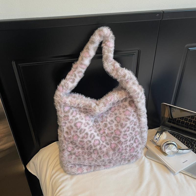 Large Capacity Fluffy Bag Women's Autumn New Casual Soft Surface Fluffy Shoulder Bag Portable Tote Bag