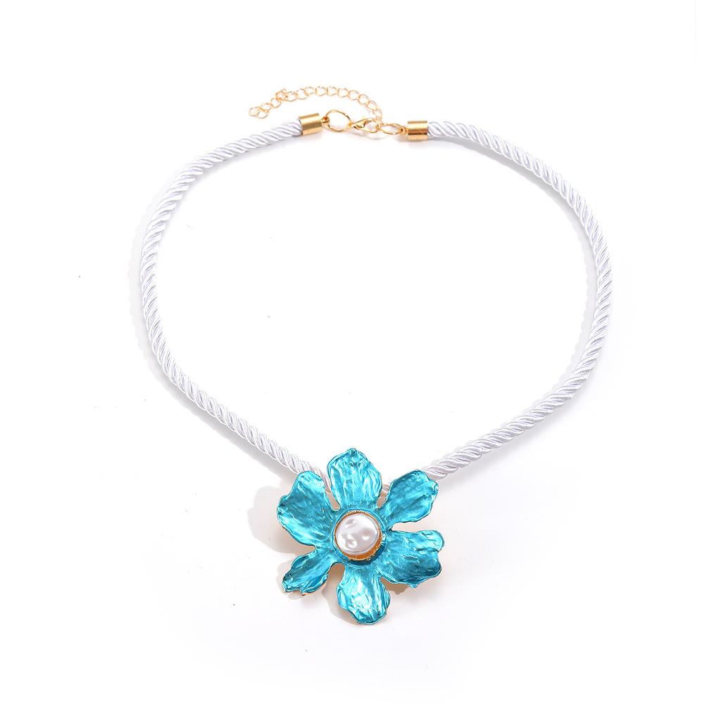 Exaggerated retro imitation pearl flower necklace metallic summer accessories collarbone chain women's fashion