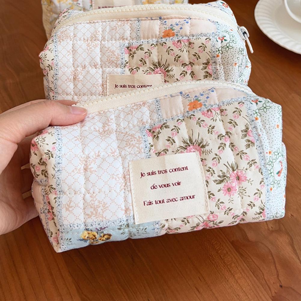 Quilted Portable Makeup Pouch Aesthetic Floral Makeup Bag Padded Toiletry Bag Lightweight Versatile for Outdoor Travel