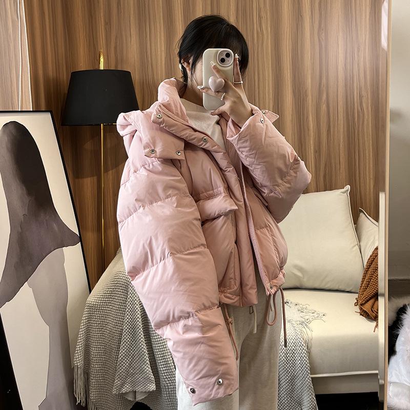 

Маленький милый пуховик женский короткий 2025 зимняя мода с капюшоном большой карман теплый утолщенный хлеб одежда тренд S розовый