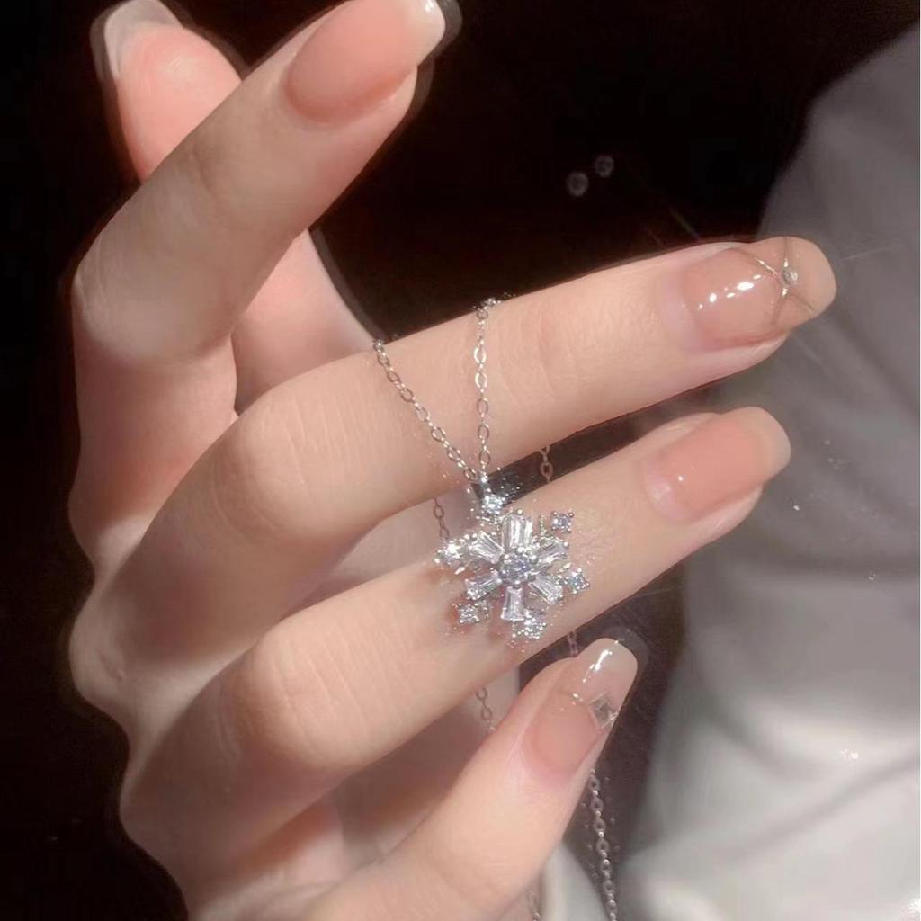 Elegant Pearl Necklace: Fashionable, Lightweight, Non-Fading Titanium Steel Clavicle Chain for Women