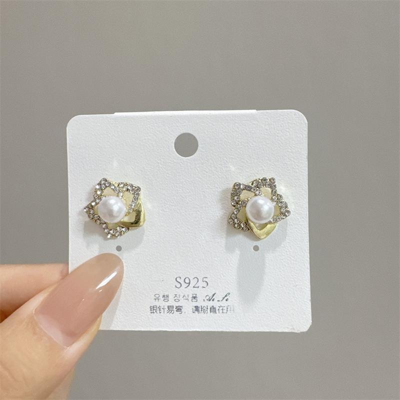 Sweet Big Flower Hollow Imitation Pearl Crystal Stud Earrings for Women Temperament Korean Design Jewelry