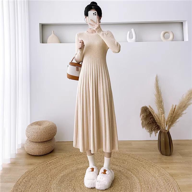 Mittelanges Strickkleid für Damen Einfarbig Langärmlig Tailliertes Kleid Lässiger Pullover für Herbst und Winter