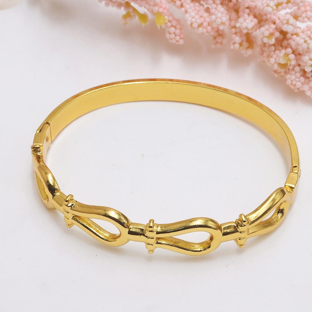 

Elegant Gold-Plated Honeycomb Bangles Openwork Design Luxury Stainless Steel Bracelet High-Quality Fashion Zircon for Women 58-60mm