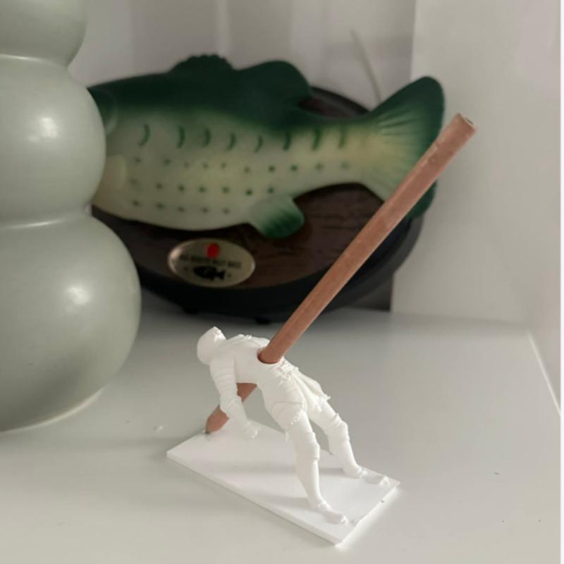 Vintage Knight Armor Pen Holder Funny "Impaled" Pencil Stand Gothic Style Figurine Desk Decorations Office Home Stationery Boxes