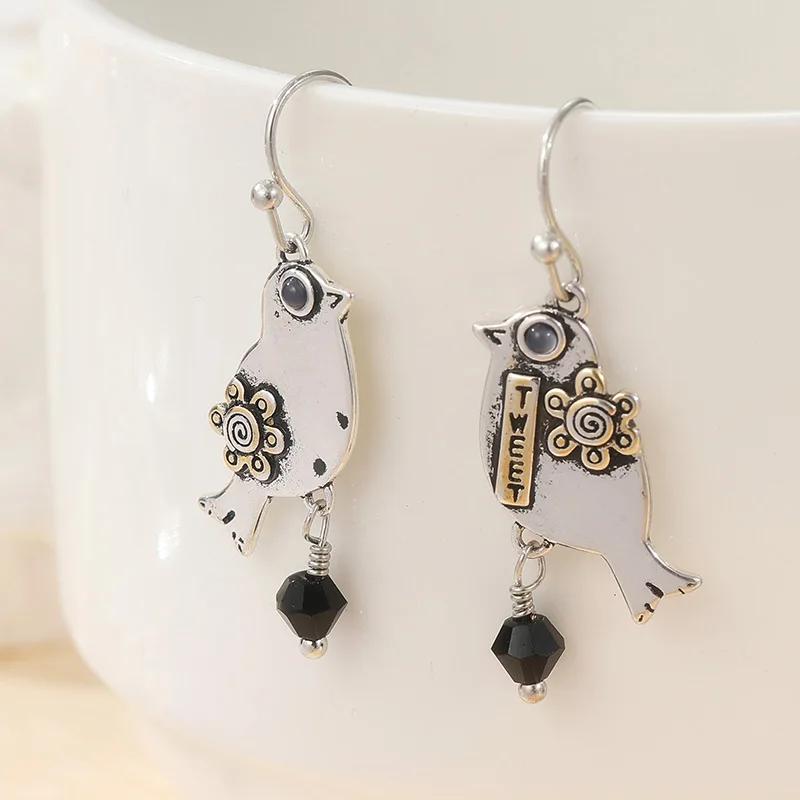 Creative Hand Carved Birds Shaped Dangle Earrings for Women Vintage Exquisite Silvery Plated Pendant Jewelry Accessories
