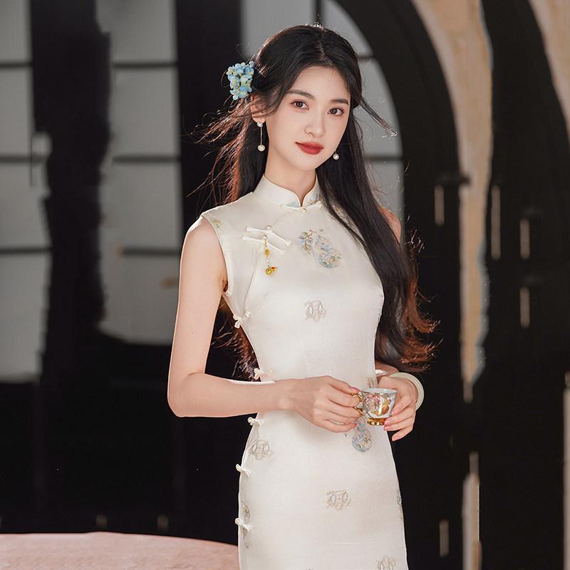 Embroidery white sleeveless national style new Chinese style Suzhou long cheongsam improved young 1011 new women's high sense