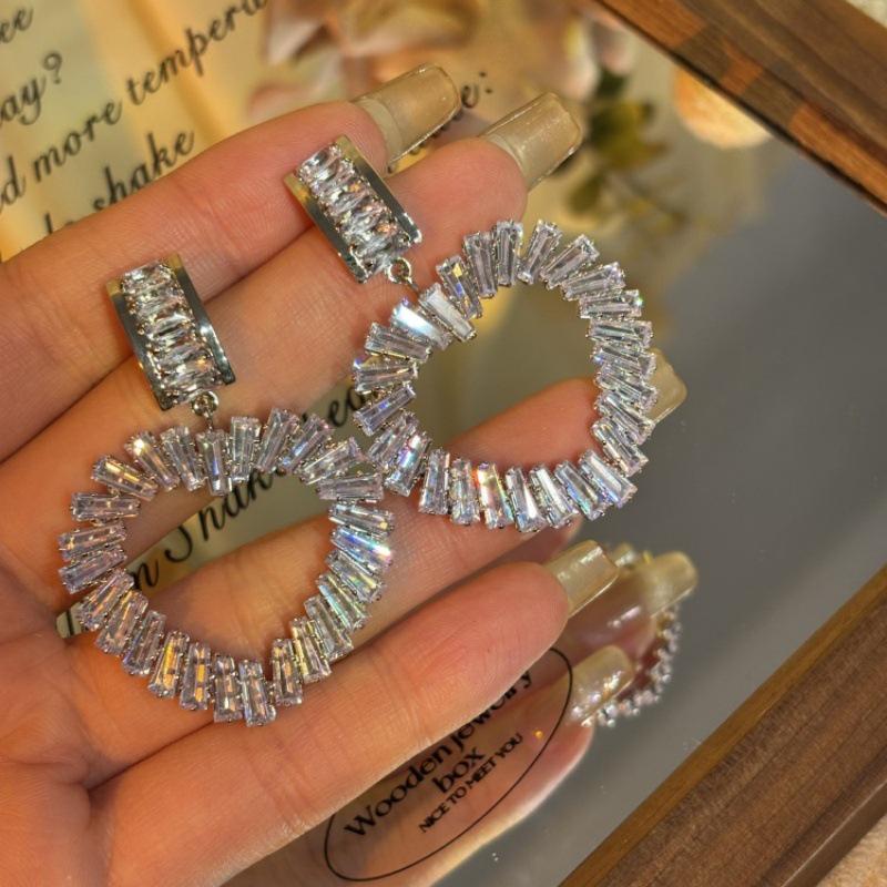 Koreanischer Stil 925 Silber Schmetterling & Quaste Ohrringe mit Zirkonia, Strass und Perlen Akzenten für Herbst/Winter.