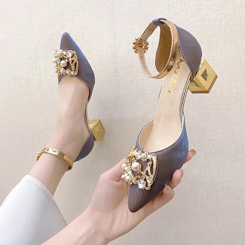 Fashion High Heel Pumps Fashion Pearl Buckle Square Women Shoes Pointed Toe Bling Crystal Party Shoes Woman Elegant Med Heels Bride Shoe
