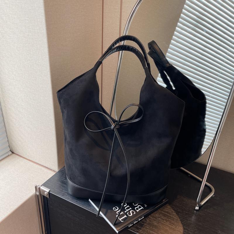 

Популярная сумка-тоут из матовой мягкой кожи с бантом, женская, 2025, новая, большой вместимости, универсальная, на плечо, сумка-ведро чёрный