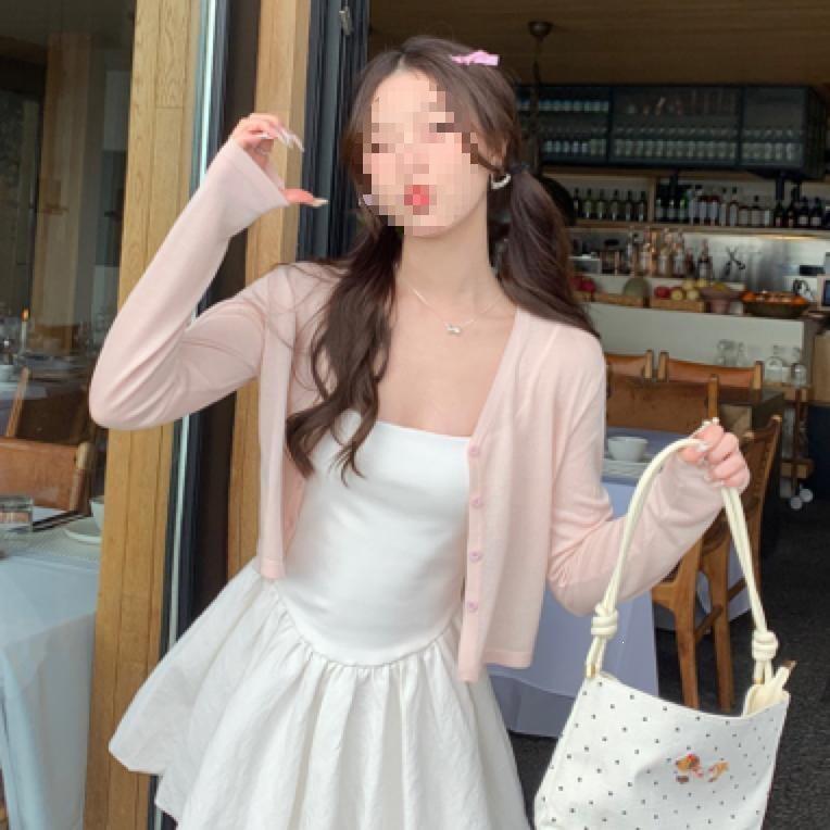 Slim Fit V-Neck Knit Cardigan for Women - Stylish, Lightweight Outer Layer for Street Style