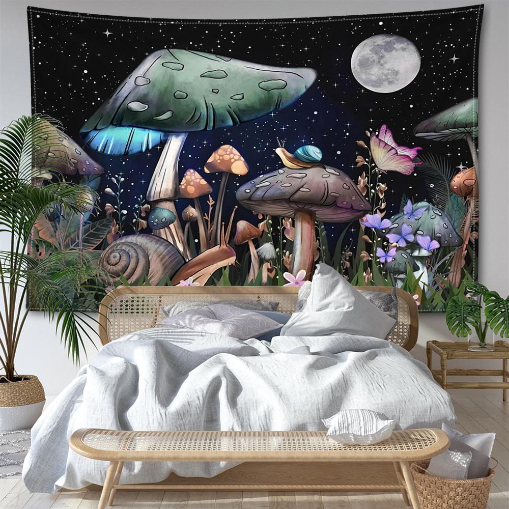 Гобелен с изображением улитки и гриба на стене — фото 4