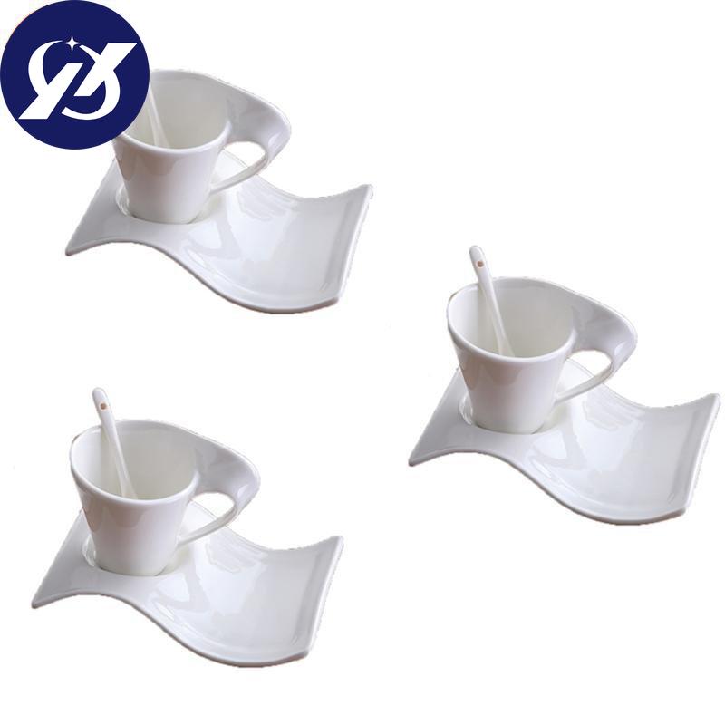 1/3 Sets Keramik-Kaffeetasse mit gewellter Untertasse und Löffel-Set, europäischer kleiner Luxus-Milchbecher für Paare, W te Porzellan, Büro-Teetasse, Trinkgeschirr