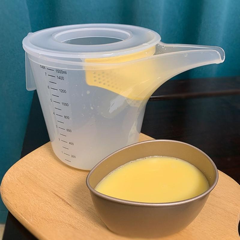 Plastic Measuring Pitcher Pour Cup with Splashs Cover Measuring Mixing Cup for Kitchen Baking Landscaping Watering