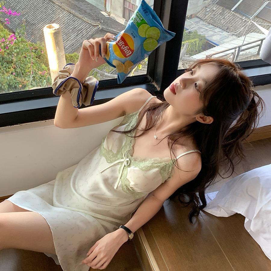 Fashion explosion lace edge suspender nightdress women's new model with chest pad can be worn outside floral dress pajamas