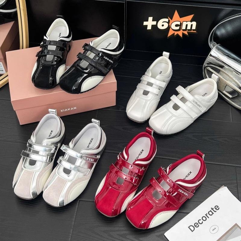 2025 neue französische Nische weiche Sohle Temperament runder Kopf Klettverschluss zweireihiger Gürtel Mary Jane Schuhe Damen rot deutsches Training