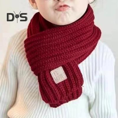 Dětský pletací šátek Jednobarevný zahuštěný teplý pletený šátek se štítkem z umělé kůže Všestranné denní nošení