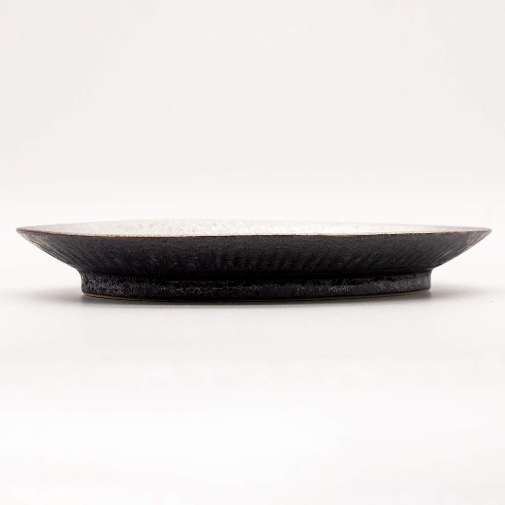 Arita ware Toetsugama Arabesque carved oval plate, 16 x 12 cm, silver lacquer, Made in Japan, product number 476317