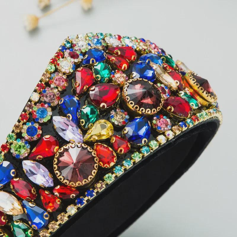 Bentiță Heming cu model baroc retro, cu margini late, model exagerat de craniu