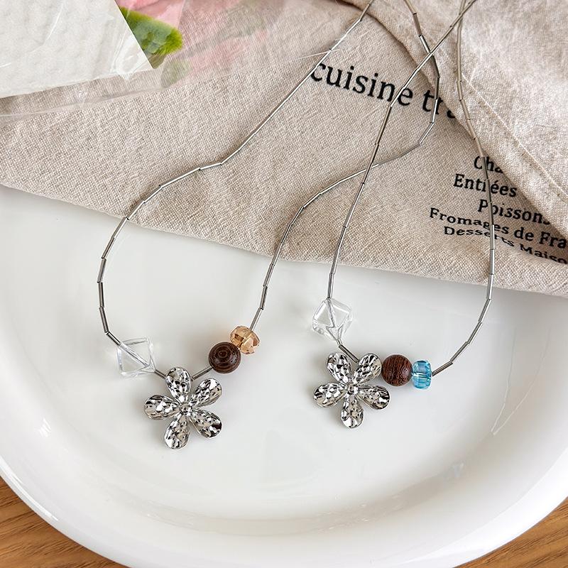 Trendy Vintage Silver Color Metal Flower Pendant Resin Bead Chain Necklace Choker For Women Charm Cute Neck Jewelry Accessories