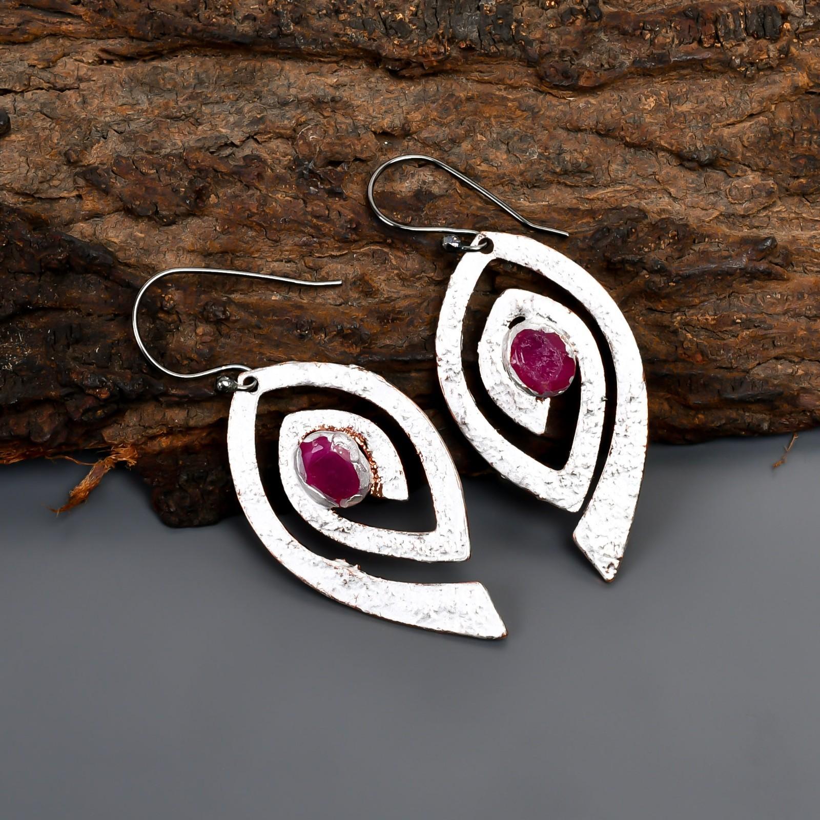 

Розовый рубин драгоценный камень посеребренные висячие серьги-капли многослойные гальванизированные этнические серьги V-88