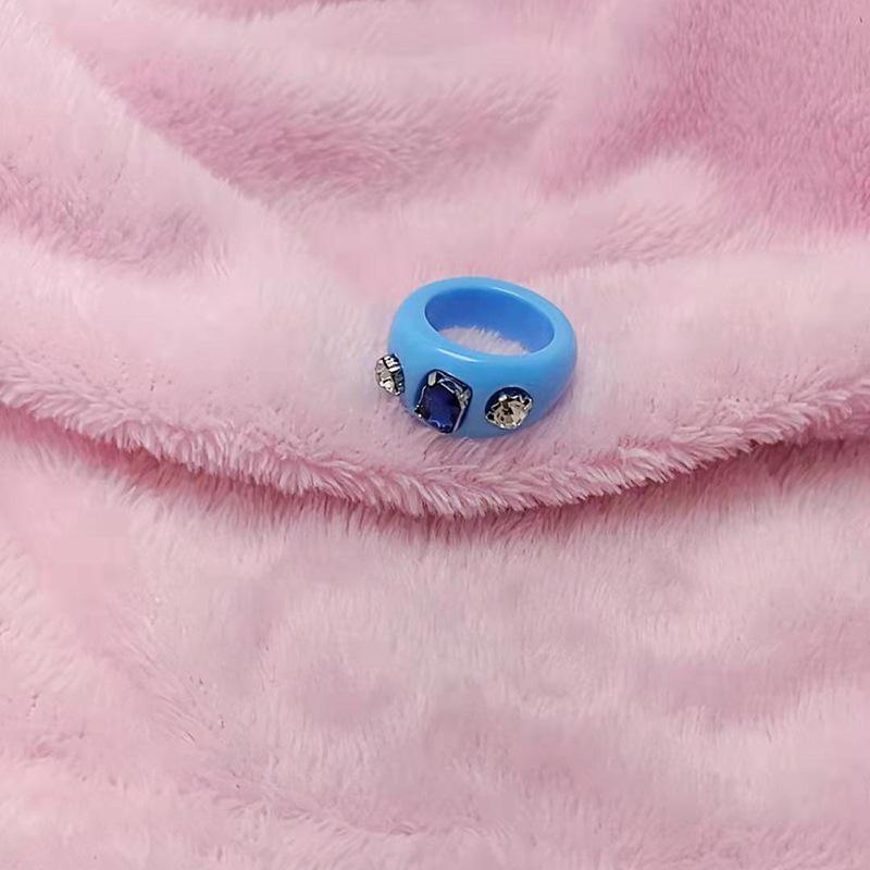 Cute Retro Rhinestone Resin Acrylic Jelly Ring for Women - Personality Finger Jewelry