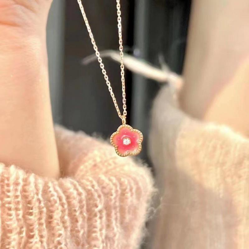 2025 Women's Japanese-Korean Style Necklace: Sweet Cool Love Sweater Chain with High-Grade Metallic Clavicle Design
