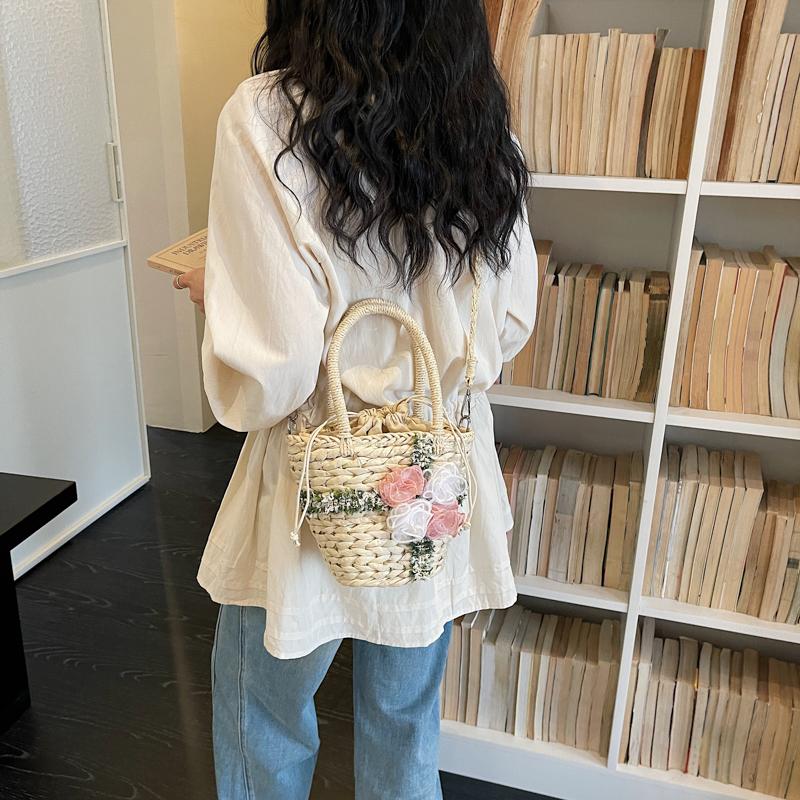 

Women Straw Rattan Bucket Purse Drawstring Summer Shoulder Beach Bags Crossbody Basket Purses for Travel Shopping Work Dating білий
