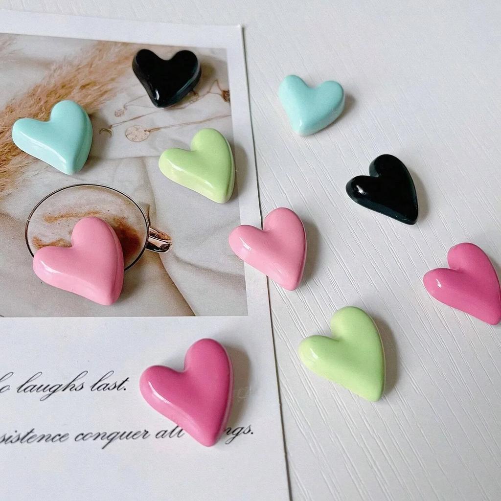 10 vnt. Morandi spalvos širdelės formos magnetai šaldytuvui, skirti pranešimams tvirtinti, namų dekoravimui