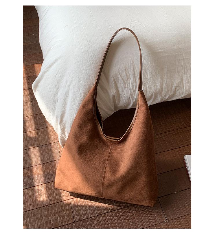 2025 Autumn Women's Large-Capacity Trendy Commuting Tote Bag