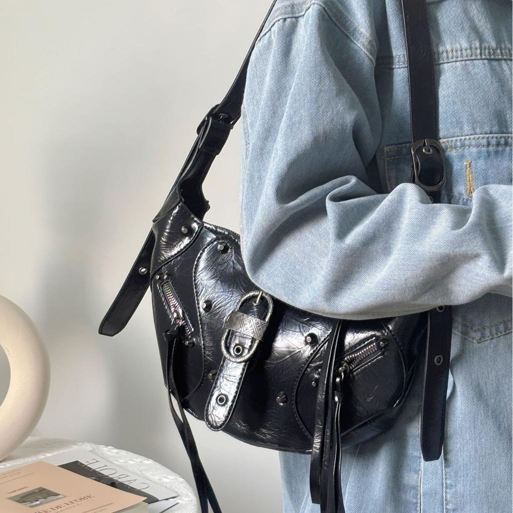 New Style Handheld Rivet Single Shoulder Crossbody Bag for Women Fashionable Trendy Large Capacity Stylish Versatile Crossbody Bag