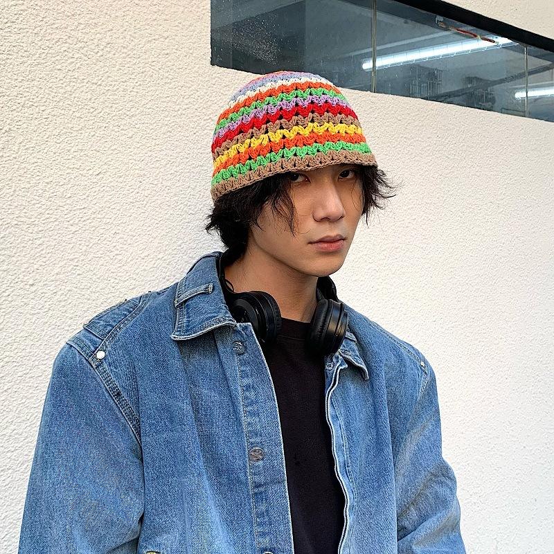Cappello da pescatore all'uncinetto intrecciato color arcobaleno fatto a mano, cappello a secchiello retrò giapponese famoso su internet in stile coreano, cappello di paglia per coppia