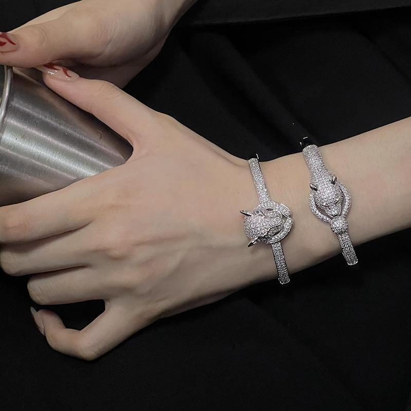 Full Diamond Zircon Emerald Leopard Head Open Bracelet Women'S Light Luxury High-End Niche Design Heavy Industry Personalized Bracelet