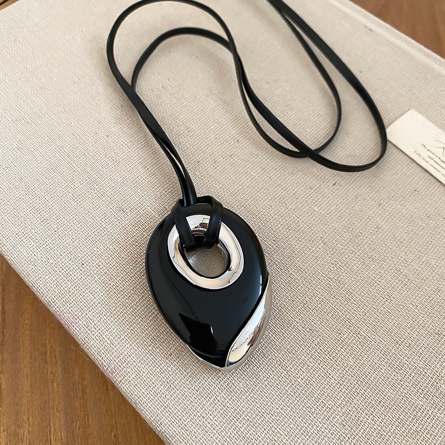 

Women Fashion Necklaces Stylish Red Black Resin Hollow Water Drop Pendant Adjustable PU Leather Rope Sweater Chain Choker