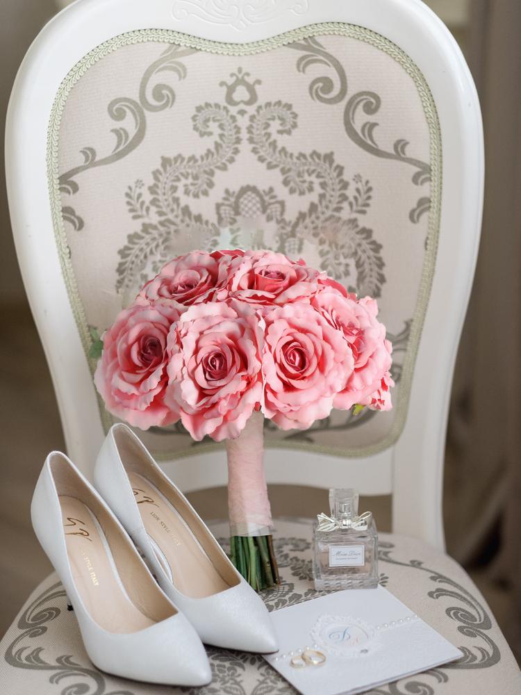 25 Bucăți Trandafiri Artificiali cu Aspect Real Flori Mătase Trandafiri Falsi pentru Buchet de Nuntă DIY, Petrecere a Miresei, Aranjamente Florale, Decorațiuni Mese Petrecere