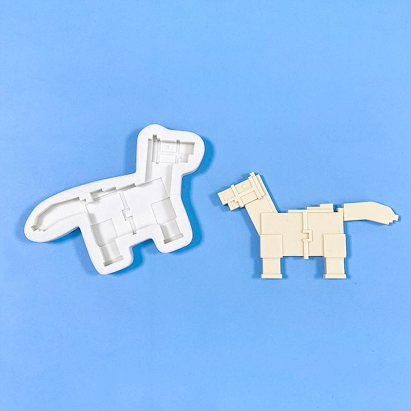 

Строительные блоки Маленький человечек Щенок Четырехсекционная жидкая силиконовая форма для выпечки шоколадного торта Цифровая сахарная форма для цветения