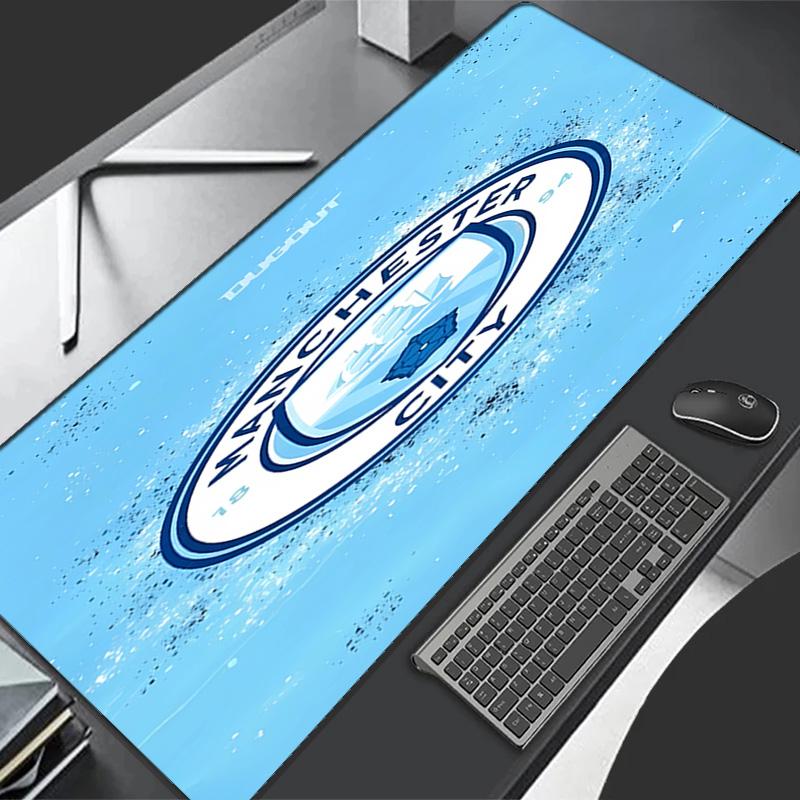 Manchester City Fußballclub Thema Premium Rutschfestes Mauspadd mit Genähten Kanten, Strapazierfähiges Gummi-Material, für Schreibtisch & Gaming Tolle Geschenke